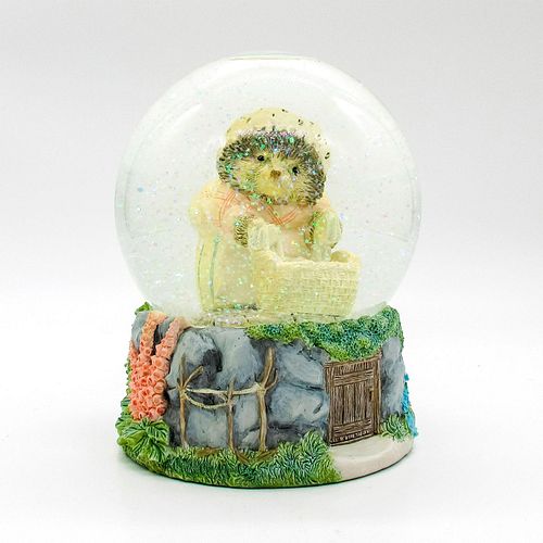 TM & FW & Co. Beatrix Potter Snow Globe, Mrs. Tiggy-Winkle