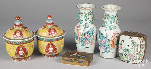 Chinese porcelain and decorative accessories