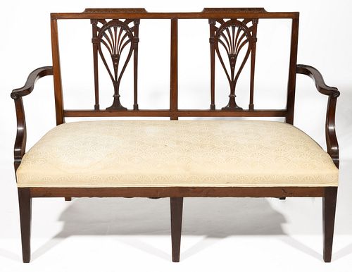 AMERICAN FEDERAL CARVED MAHOGANY RACKET-BACK SETTEE