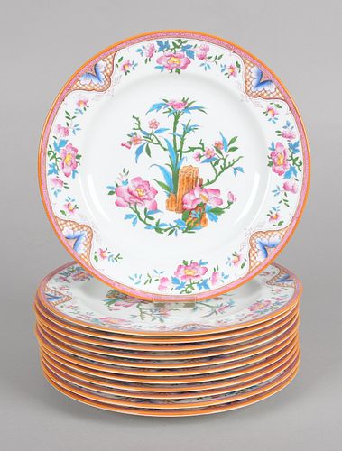 A Set of 12 Wedgwood Dinner Plates