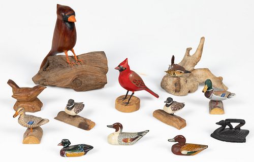 ASSORTED AMERICAN FOLK ART CARVED AND PAINTED BIRDS, LOT OF ELEVEN