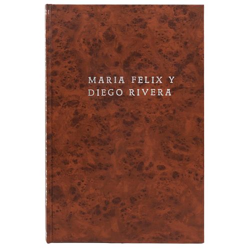 Álbum Fotográfico de María Félix y Diego Rivera. Fotografías en diferentes eventos, solos o en grupo. Piezas: 9.