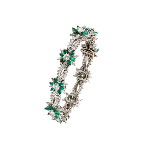 Bracelet in platinum  emeralds and diamonds.