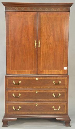 Council mahogany man's chefferobe with shelved top. ht. 77in., wd. 40 1/2in., dp. 21in.