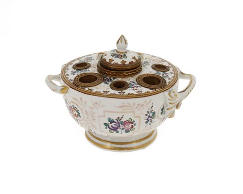 A Continental porcelain inkwell
