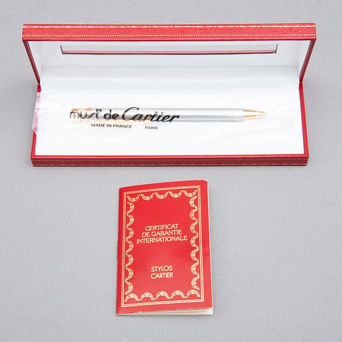 Artículos de escritura. Bolígrafo. Must II de Cartier. Cuerpo en acero acabado cepillado. Estuche, caja y certificado original.