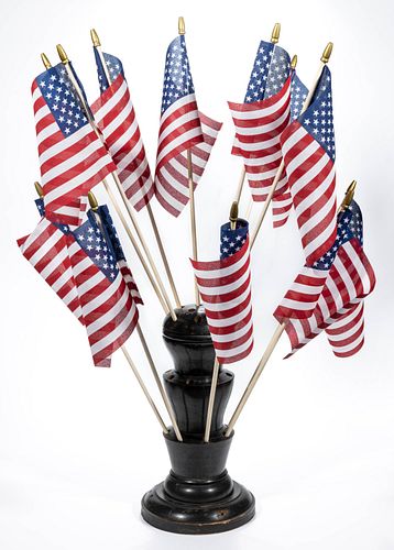 AMERICAN COUNTER-TOP PAINTED WOODEN FLAG HOLDER / DISPLAY