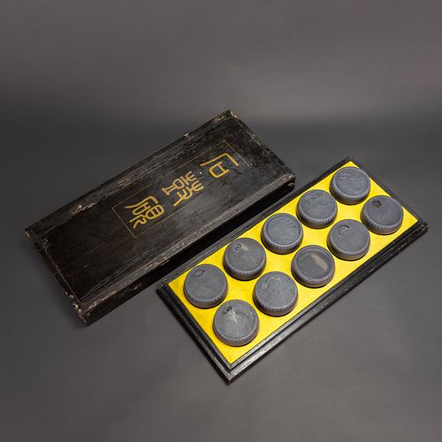 A SET OF 10 DRUM-SHAPED INK CAKES, WITH LACQUARED BOX
