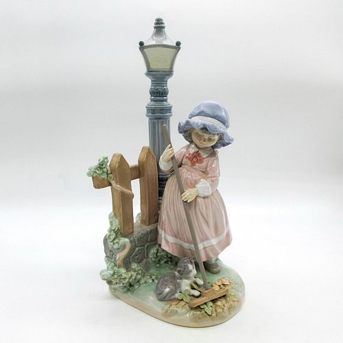 Fall Clean Up 1005286 - Lladro Porcelain Figurine