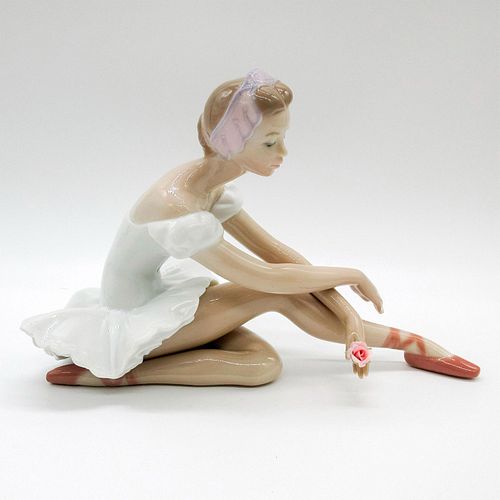 Rose Ballet 1005919 - Lladro Porcelain Figurine