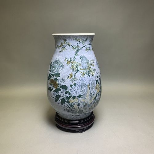 A GE STYLE 'FLOWER AND BIRD' VASE WITH BASE, 19TH CENTURY