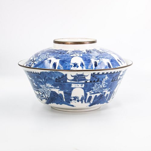 A Rare Blue And White Porcelain Covered Bowl | ชามฝากระเบื้องเคลือบน้ำเงินขาว