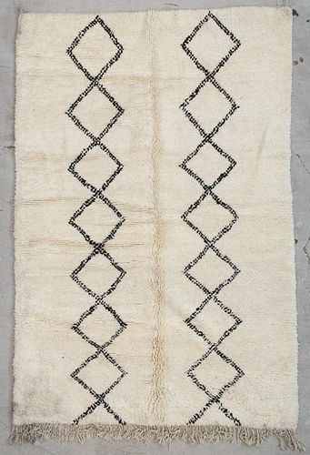 Vintage Beni Ourain Rug: 5'3" x 7'10" (160 x 239 cm)