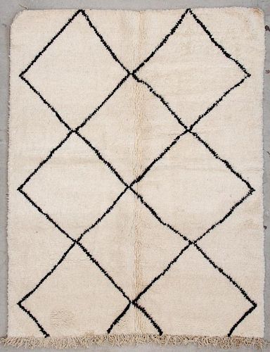 Vintage Beni Ourain Rug: 5'7" x 7'3" (170 x 220 cm)