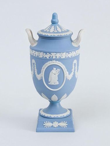 WEDGWOOD BLUE JASPERWARE POTTERY TWO-HANDLED URN AND COVER