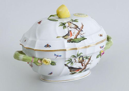 HEREND PORCELAIN TUREEN AND COVER, IN THE "ROTHSCHILD BIRD" PATTERN