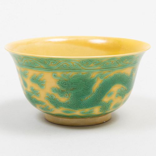 Chinese Yellow Ground and Green Enameled Porcelain 'Dragon' Bowl