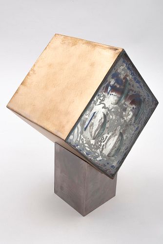 FELICIANO BÉJAR,Caja magiscópica, Firmada y fechada 2003, Escultura en acero y cristal con base de metal, 28 x 21 x 21 cm
