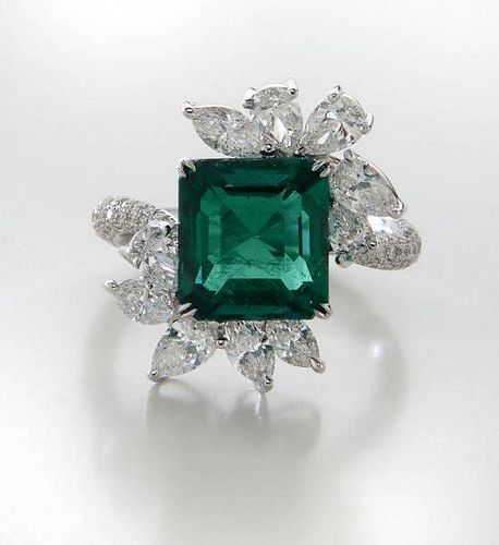 18K gold, diamond and 4.65 ct. emerald ring
