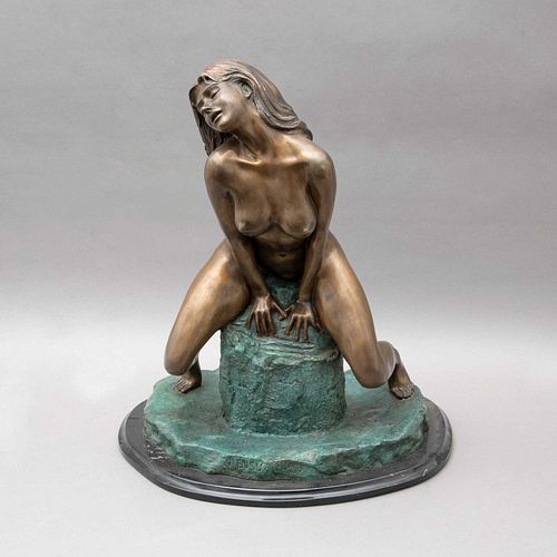RICARDO PONZANELLI (Ciudad de México, 1950 - ). Sensualidad. Elaborado en bronce, con base de mármol negro. Firmado y fechado 1998