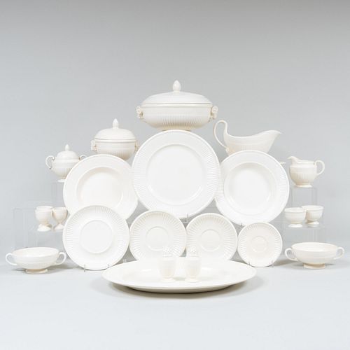 Wedgwood Porcelain Dinner Service in the 'Esme' Pattern