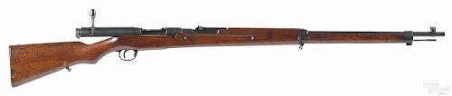 Japanese military type 38 bolt action rifle, 6.5 mm, with an intact mum and a 30 1/2'' round barrel