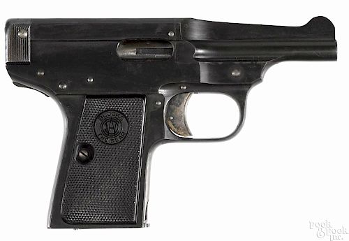 Davis Warner Infallible semi-automatic pistol, .32 caliber, with a 3'' round barrel