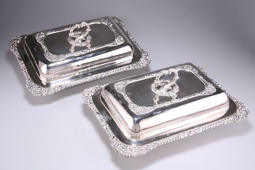 A PAIR OF SILVER-PLATED ENTR?E DISHES