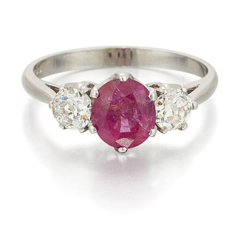 AN 18 CARAT WHITE GOLD RUBY AND DIAMOND THREE STONE RING