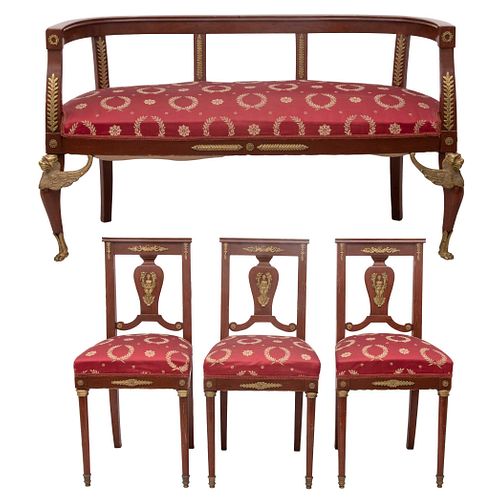 SALA. ORIGEN EUROPEO, SXX. Estilo IMPERIO. Consta de sofá y 3 sillas Elaborada en madera, con aplicaciones de metal dorado