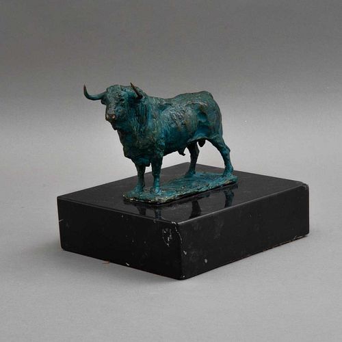 HUMBERTO PERAZA Y OJEDA (MÉXICO, 1925 - 2016). Toro. Elaborado en bronce con base de mármol negro. Firmado. Marcado 1089. Detalles