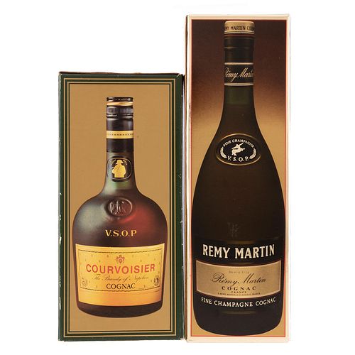 Lote de Cognac. a) Courvoisier. V.S.O.P. Cognac. France. En presentación de 750 ml. b) Rémy Mart...