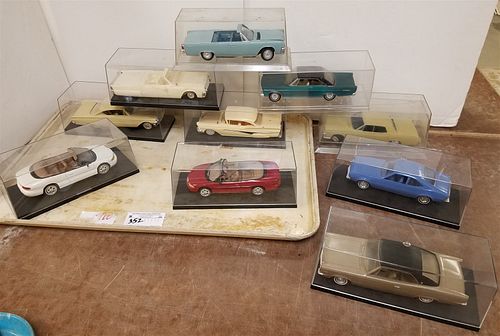 TRAY 10 PLASTIC MODEL CARS IN CASES