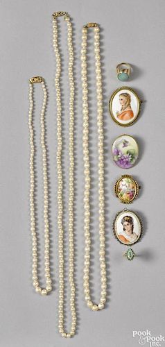 Assorted vintage jewelry, to include three faux pearl necklaces, four porcelain brooches