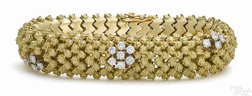 18K yellow gold and diamond bracelet with twenty-three round cut diamonds, approximately 2.35ct