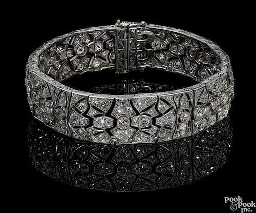 Platinum and diamond Art Deco bracelet, ca. 1920, with 215 round cut diamonds