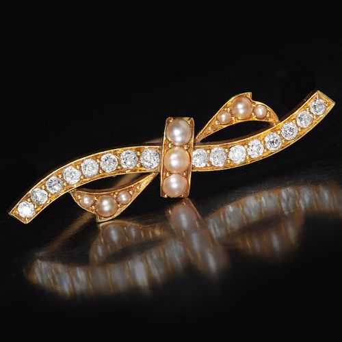 ANTIQUE DIAMOND AND PEARL BOW BROOCH . with diamonds totalling approx 0.40 ct . with pearls, in a form of a bow. W 3.7 cm. 3.7 grams. accompanied with