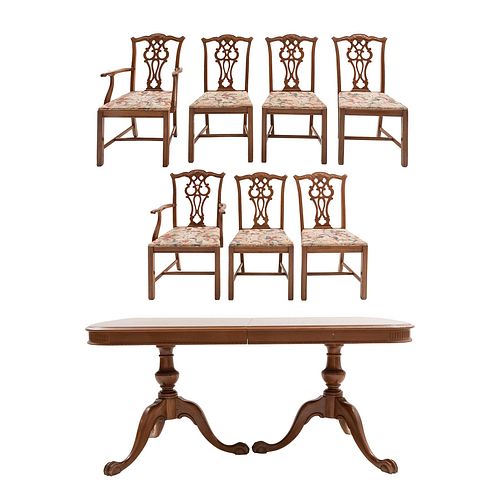 COMEDOR. MÉXICO, SXX. Diseño de FABIÁN Y SUAREZ S. DE R. L. Elaborado en madera. Consta de: Mesa, par de sillones y 5 sillas.
