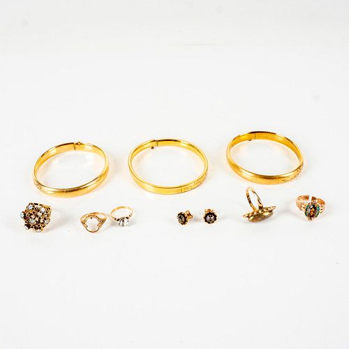 9pc Gold Rings and Bracelets Jewelry Lot