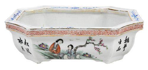Chinese Famille Rose Porcelain Bulb Tray
