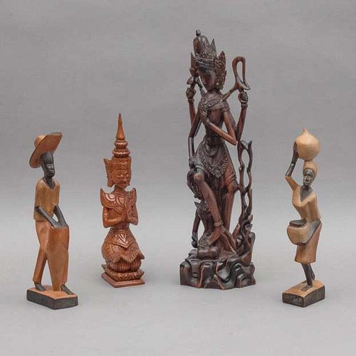 LOTE DE FIGURAS DECORATIVAS. TAILANDIA Y ÁFRICA, SXX. Tallas en madera. Consta de deidades y personajes diversos. 46 cm de altura. 4 pz