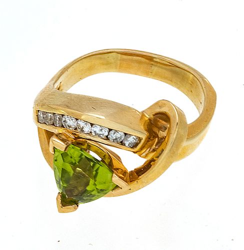 14kt Gold And Peridot (2.13ct) Ring Size 7 3/4