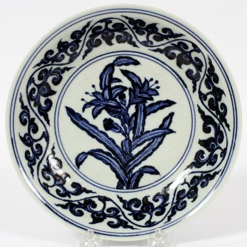 CHINESE ROUND PORCELAIN PLATE BLUE AND WHITE FLOWER