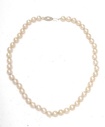 PEARL NECKLACE WITH 14KT YELLOW GOLD CLASP, L 17", T.W. 39.3 GR 