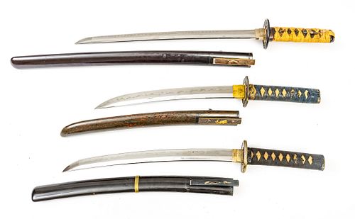 JAPANESE WAKIZASHI SWORDS, 20TH C., THREE PIECES, L 34CM TO 46CM 