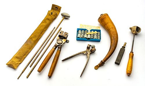 Two Bullet Molds, Lead Pour, Powder Horn, Minie Balls (14) And Firearms Maintenance Tools L. 8" And 6" (molds),