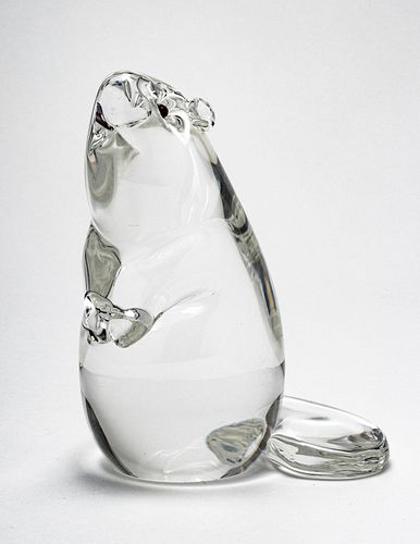 STEUBEN ART GLASS SCULPTURE OF A BEAVER, H 6 1/2", W 4 1/4", D 5" 