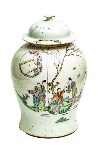 CHINESE EXPORT PORCELAIN COVERED JAR, 18TH C, H 16", DIA 9.5"
