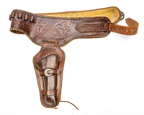 WESTERN STYLE LEATHER BELT AND HOLSTER, EARLY 20TH C., H 16", L 38" 