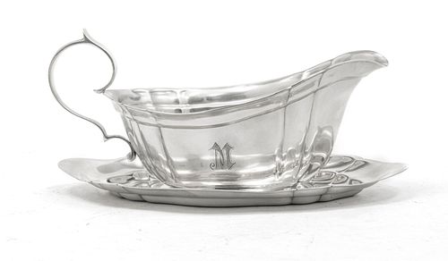 REED AND BARTON STERLING SILVER SAUCE BOAT AND TRAY 2 PCS L 8", 10 T.O. 